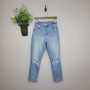American Eagle High Rise Curvy Mom Jeans Tapered Leg Light Blue Distressed AE 4